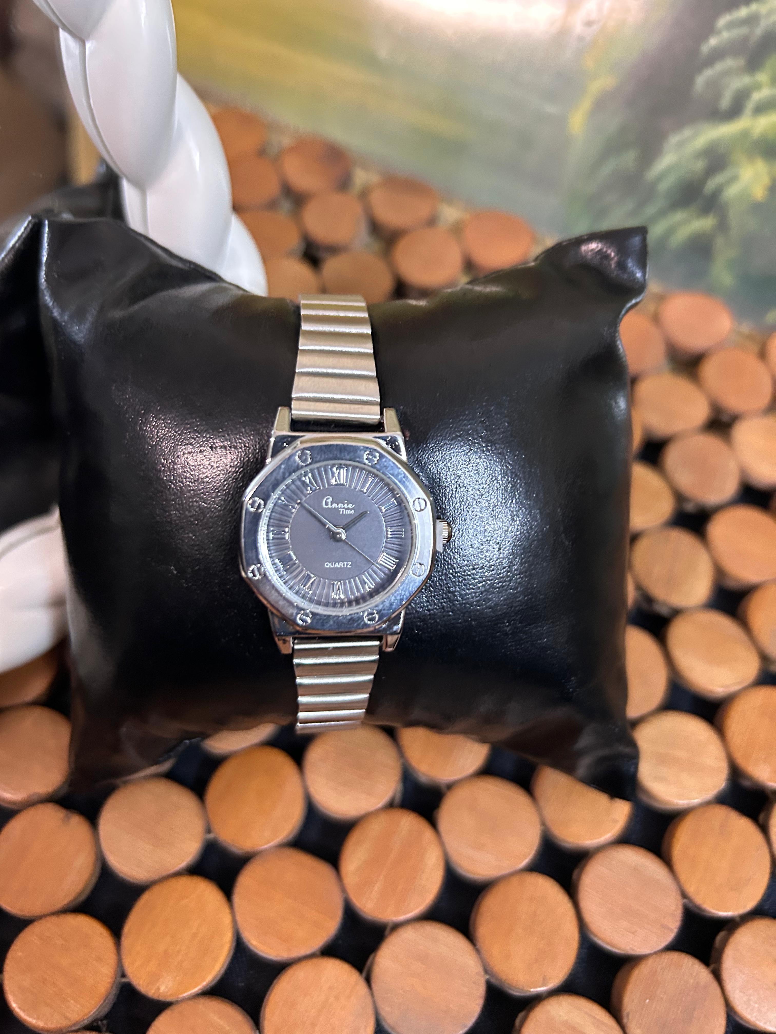 Silver Vintage Watch for Women – Elegant Vintage Watch