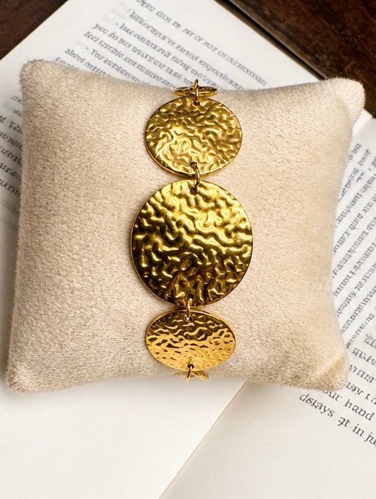 Minimal Charm Bracelet – Subtle Elegant Style