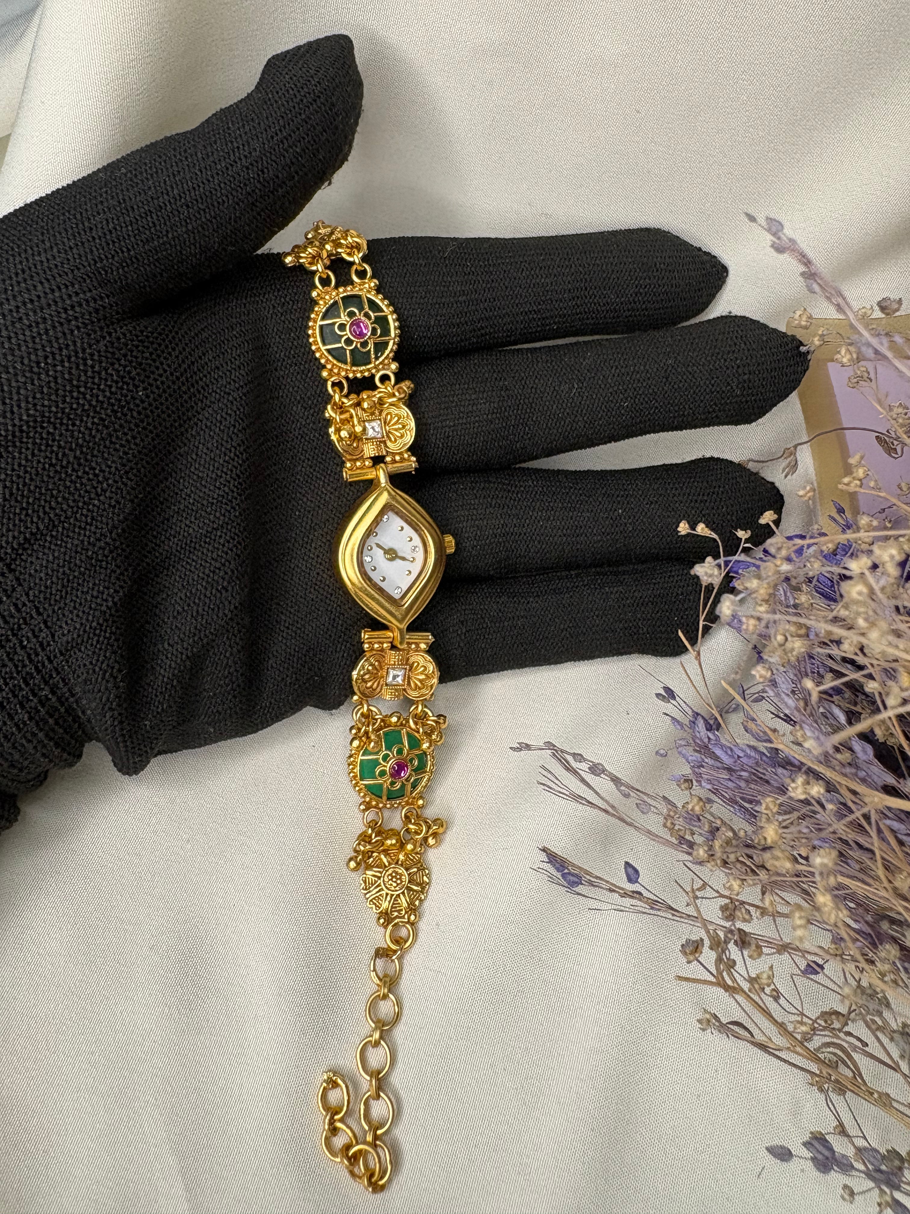 Samaira Heritage Watch for Women