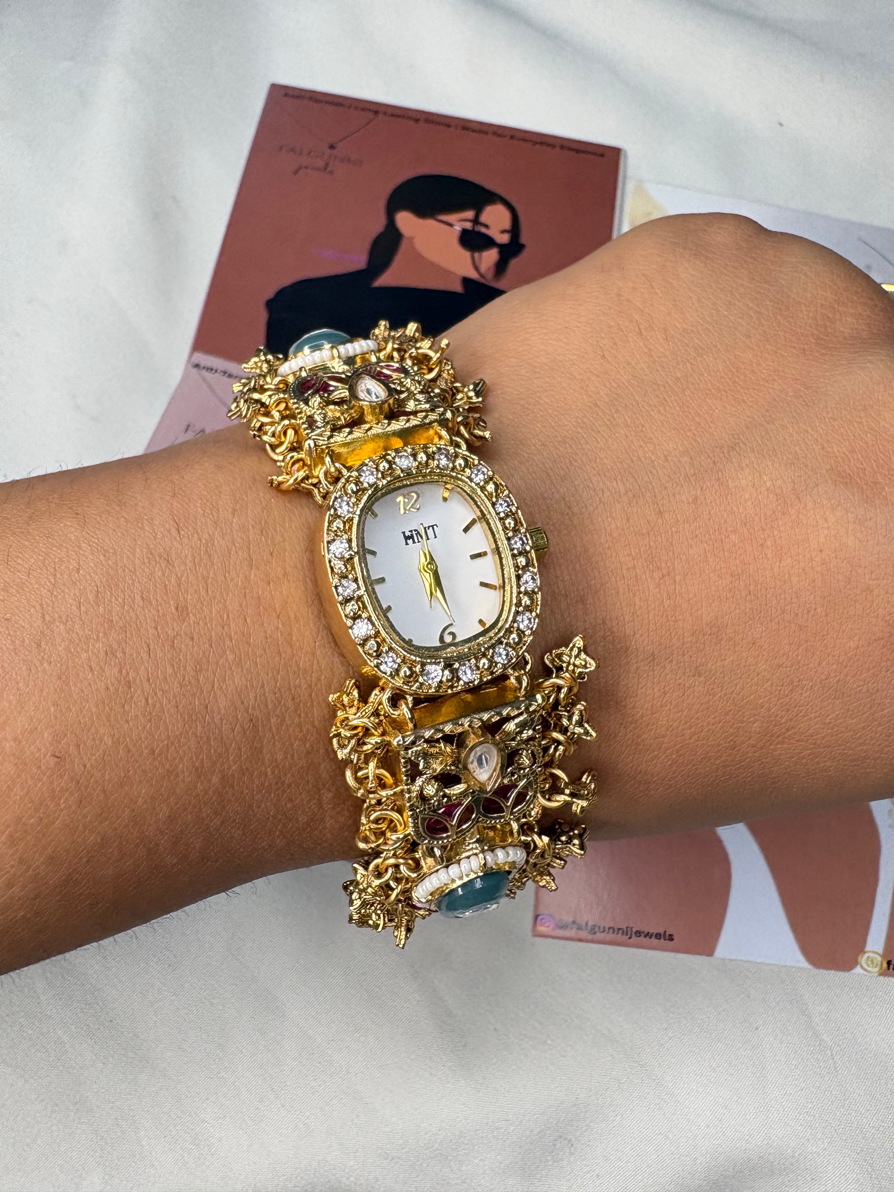 Novera Heritage Watch for Women – Elegant Gold Bracelet Watch