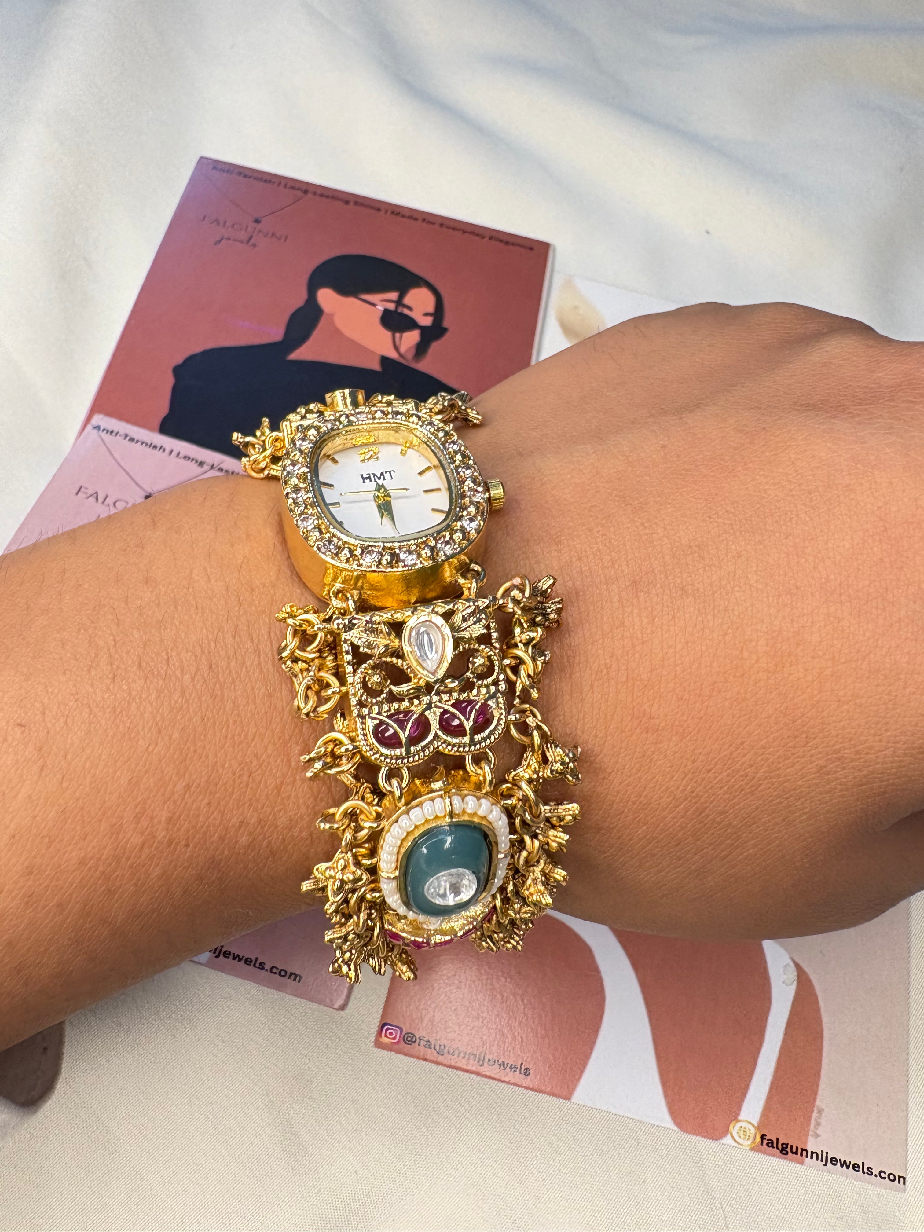 Novera Heritage Watch for Women – Elegant Gold Bracelet Watch