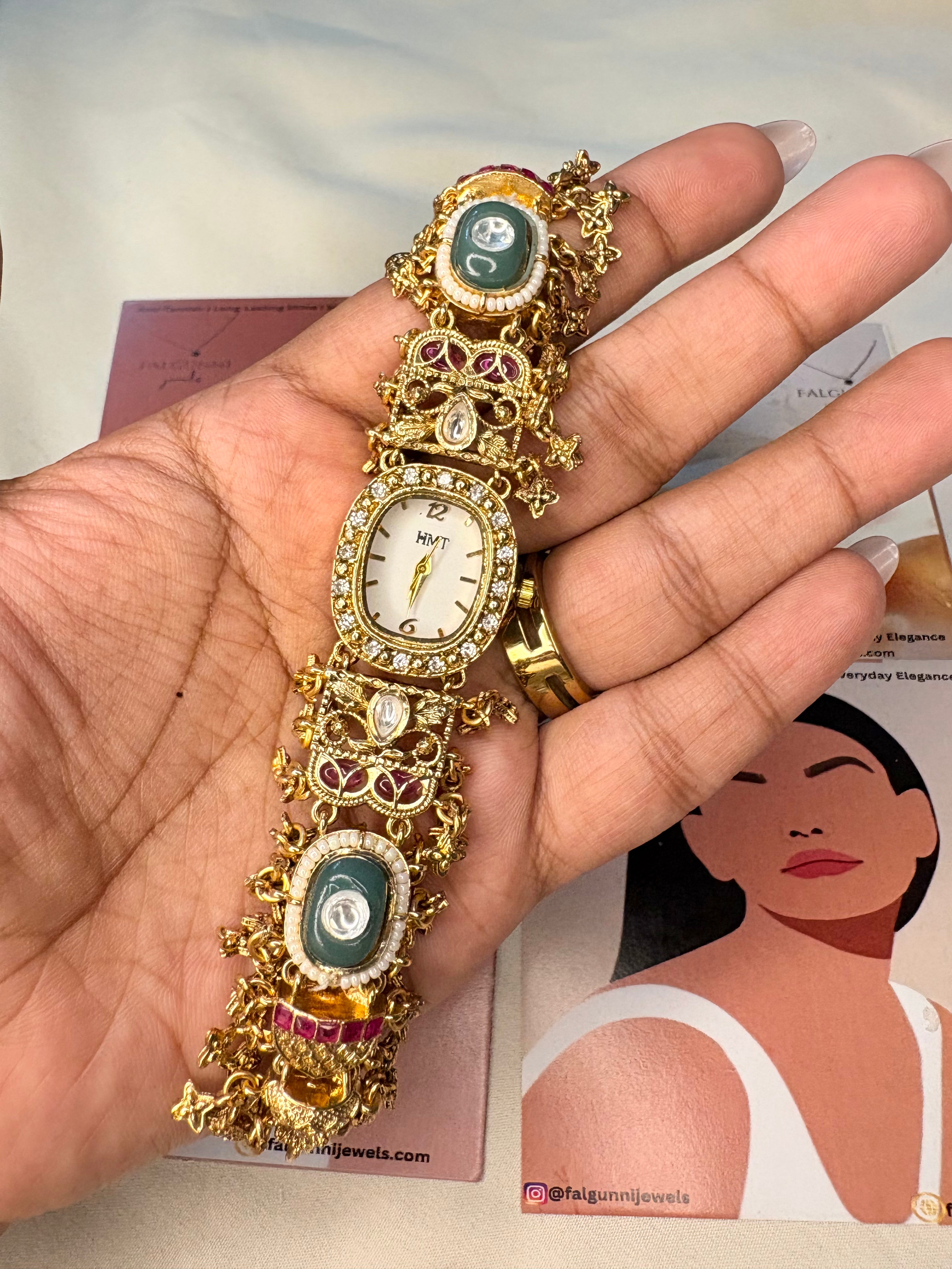 Novera Heritage Watch for Women – Elegant Gold Bracelet Watch
