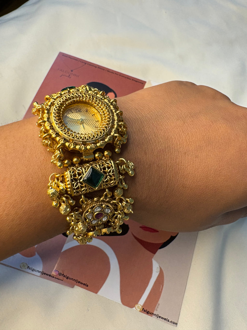 Velora Heritage Watch for Women – Stylish Gold Watch