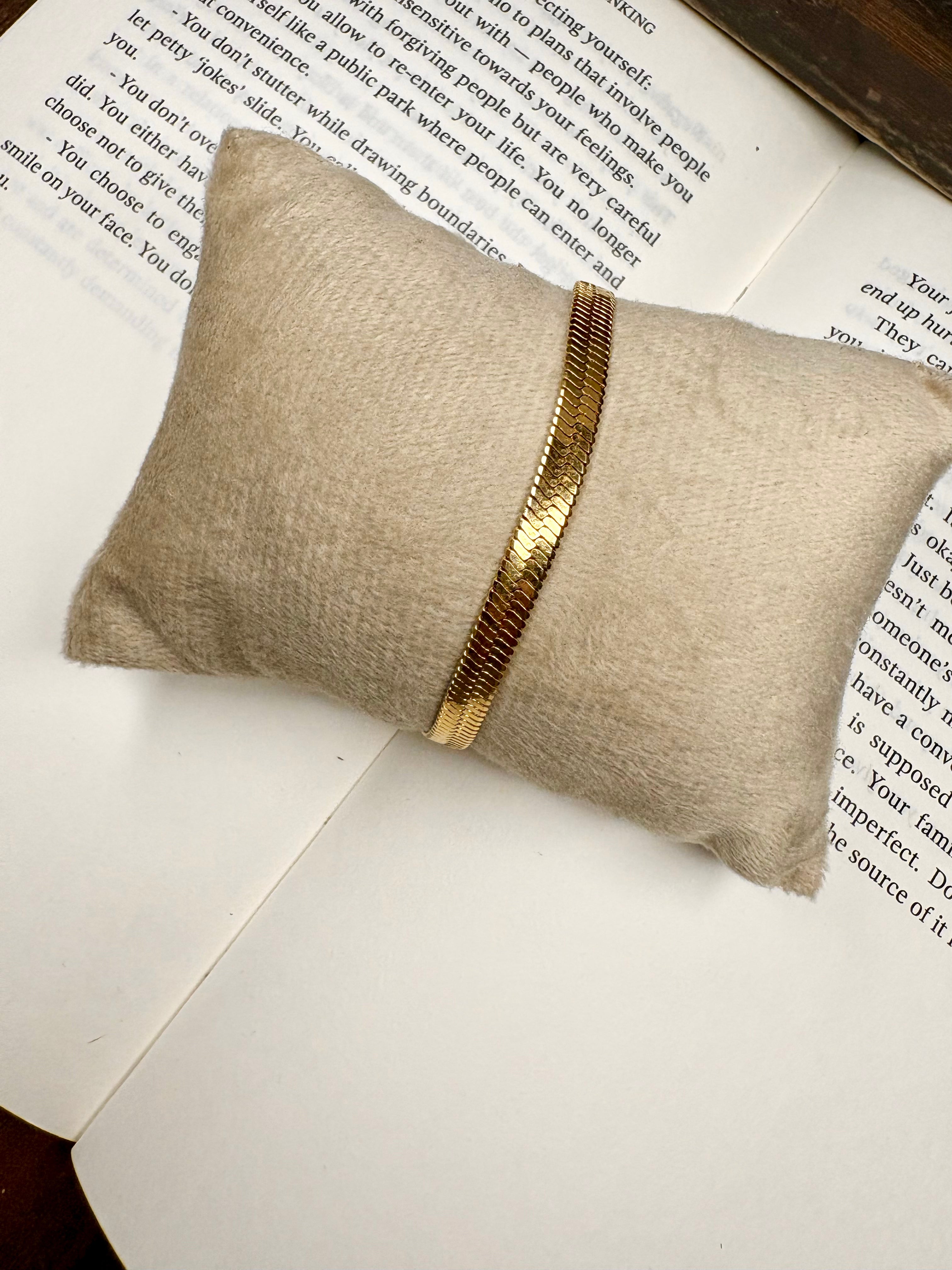Modern Snake Bracelet – Sleek Everyday Style