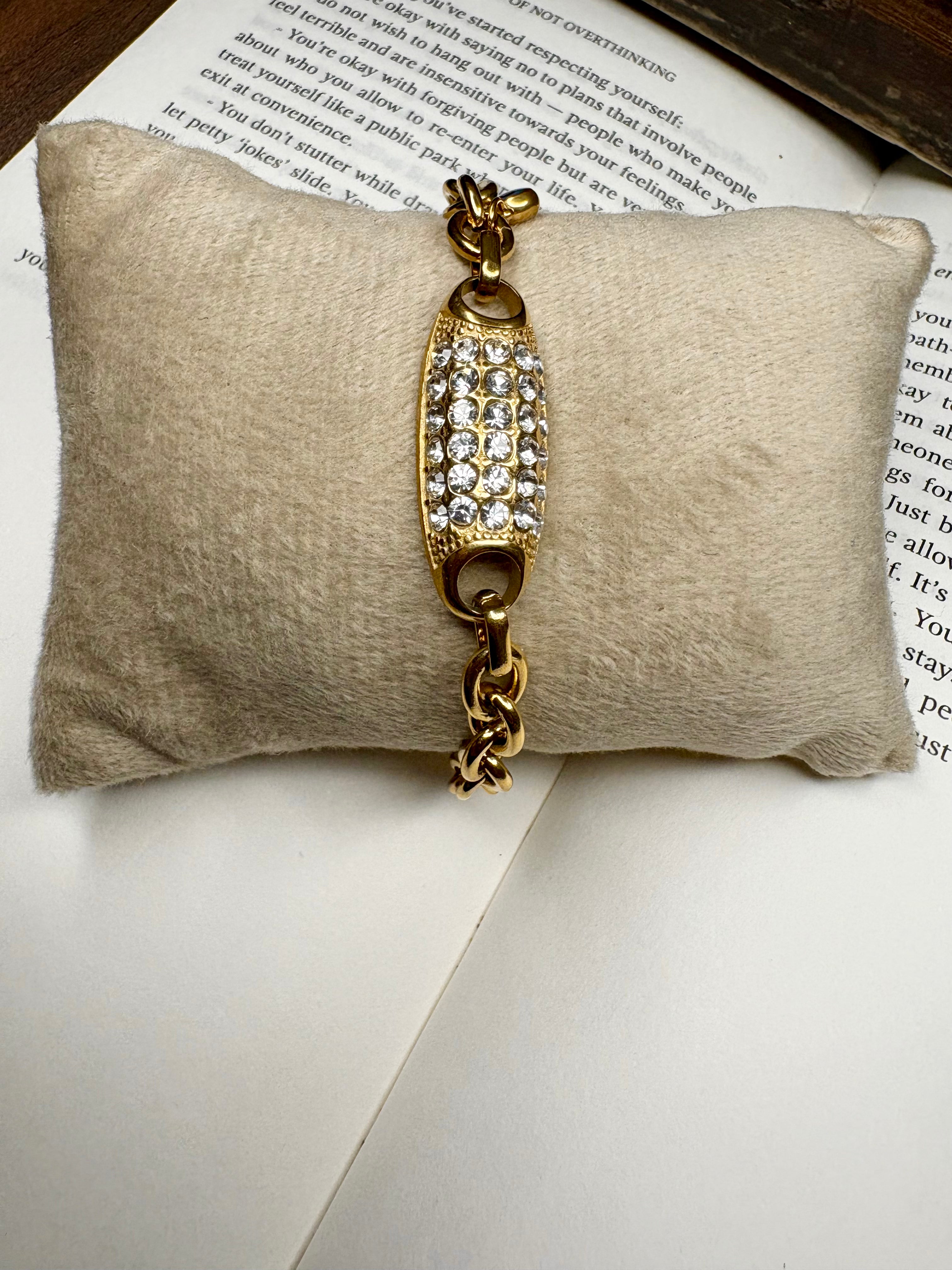 Trendy Bracelet – Stylish Everyday Jewelry