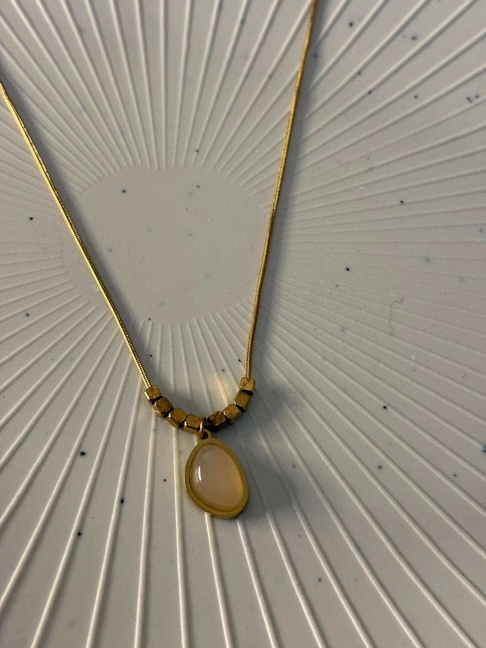 Modern Minimal Chain for Women