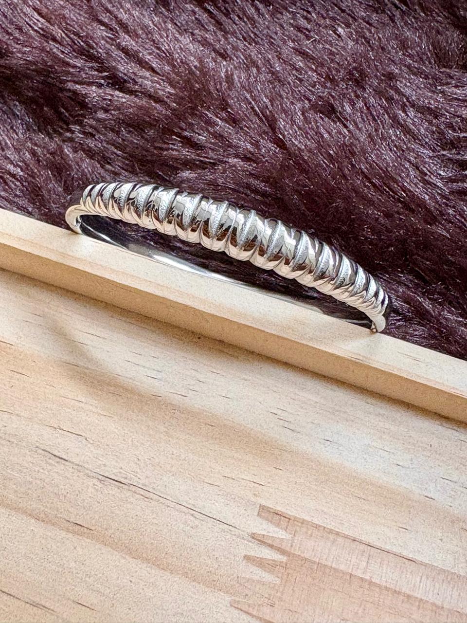 Minimal Silver Bangle