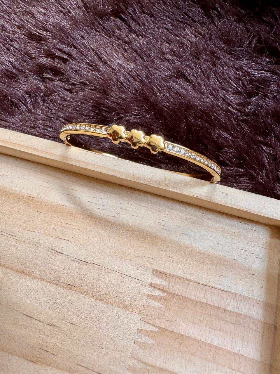 Clover Charm Bangle