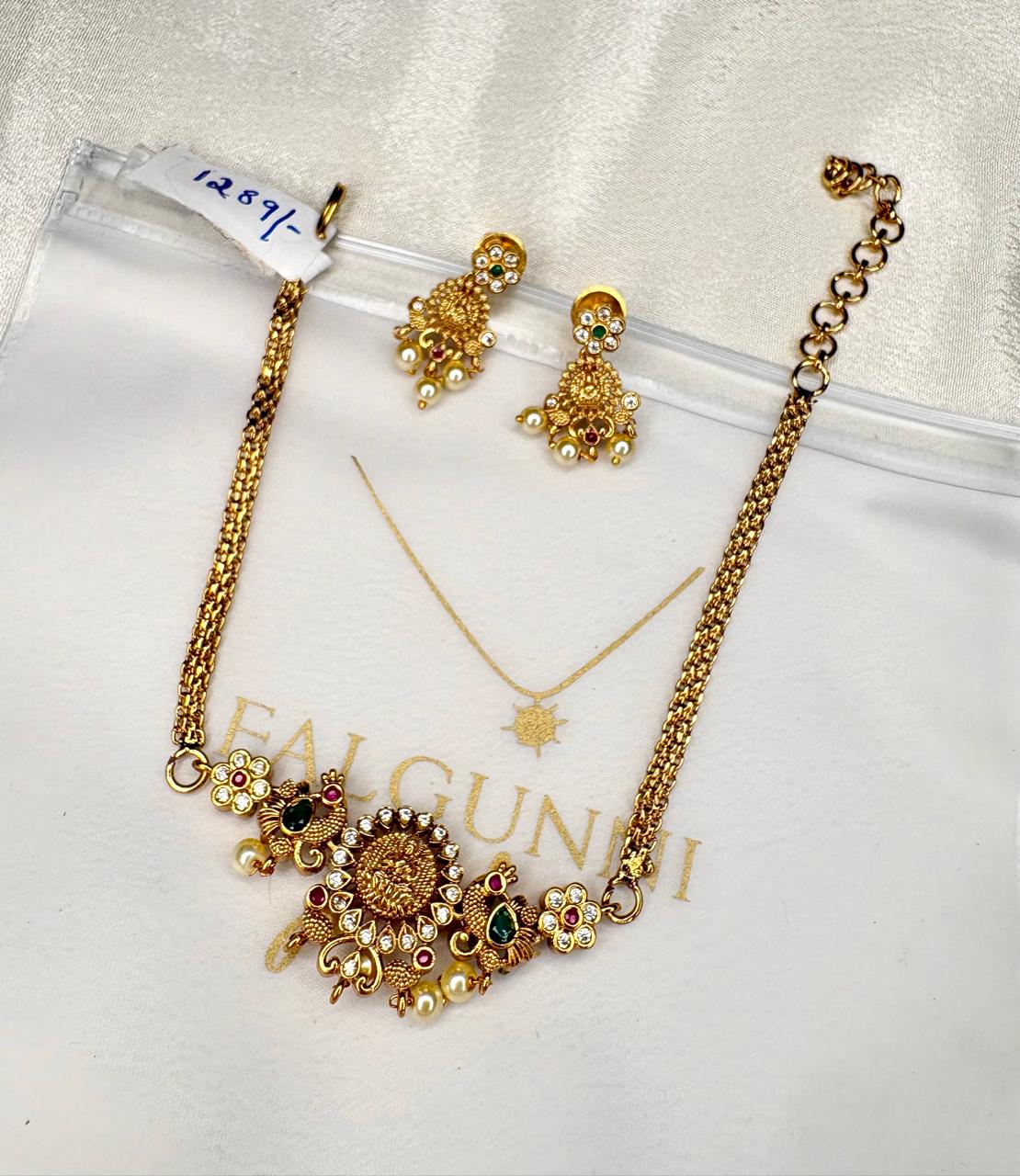 Traditional Choker Set