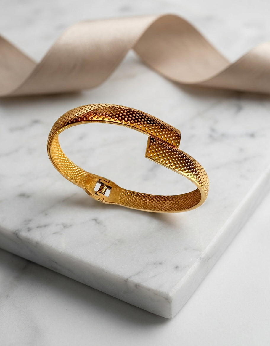 Bangle Bracelet 02 - studio