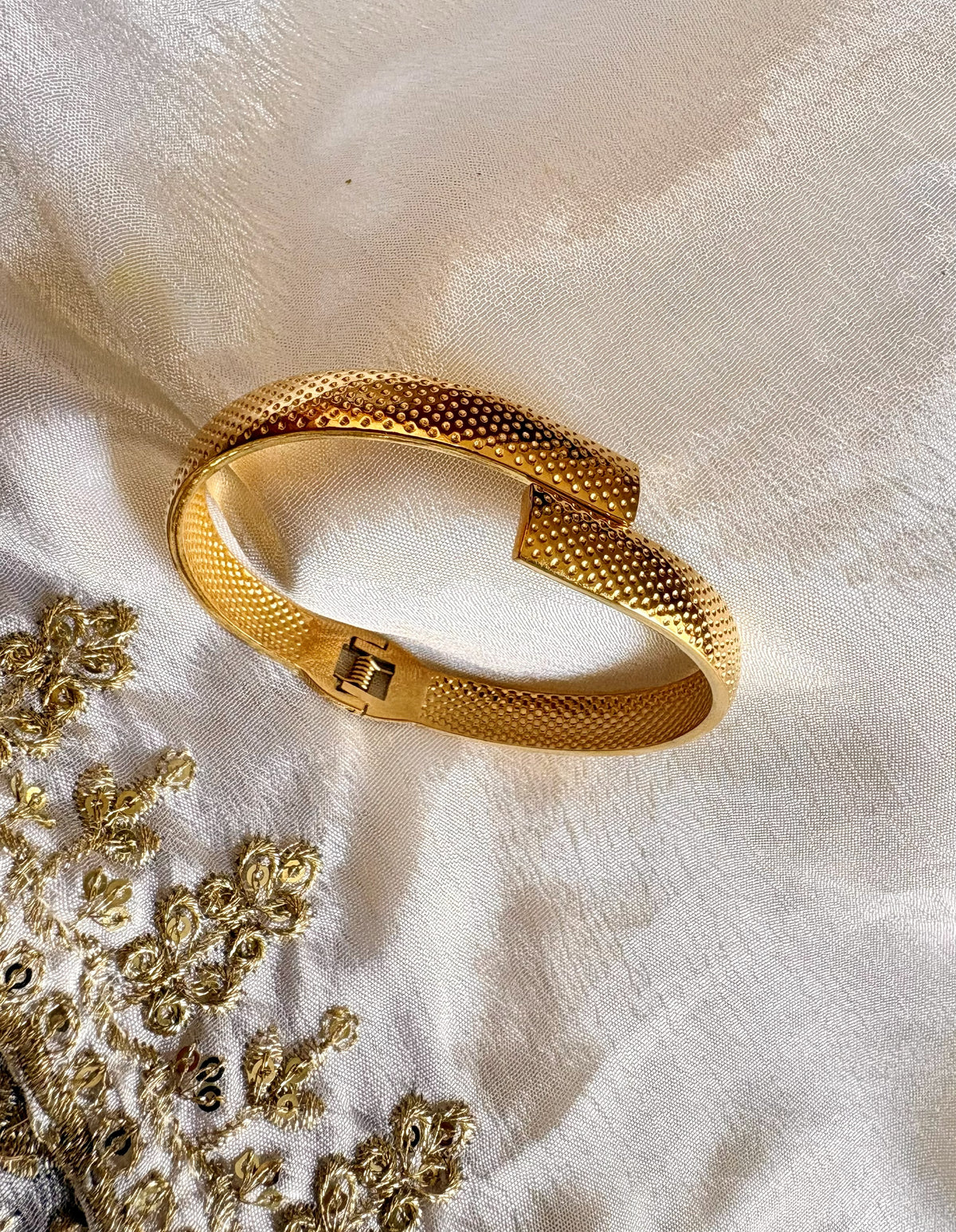 Bangle Bracelet 02
