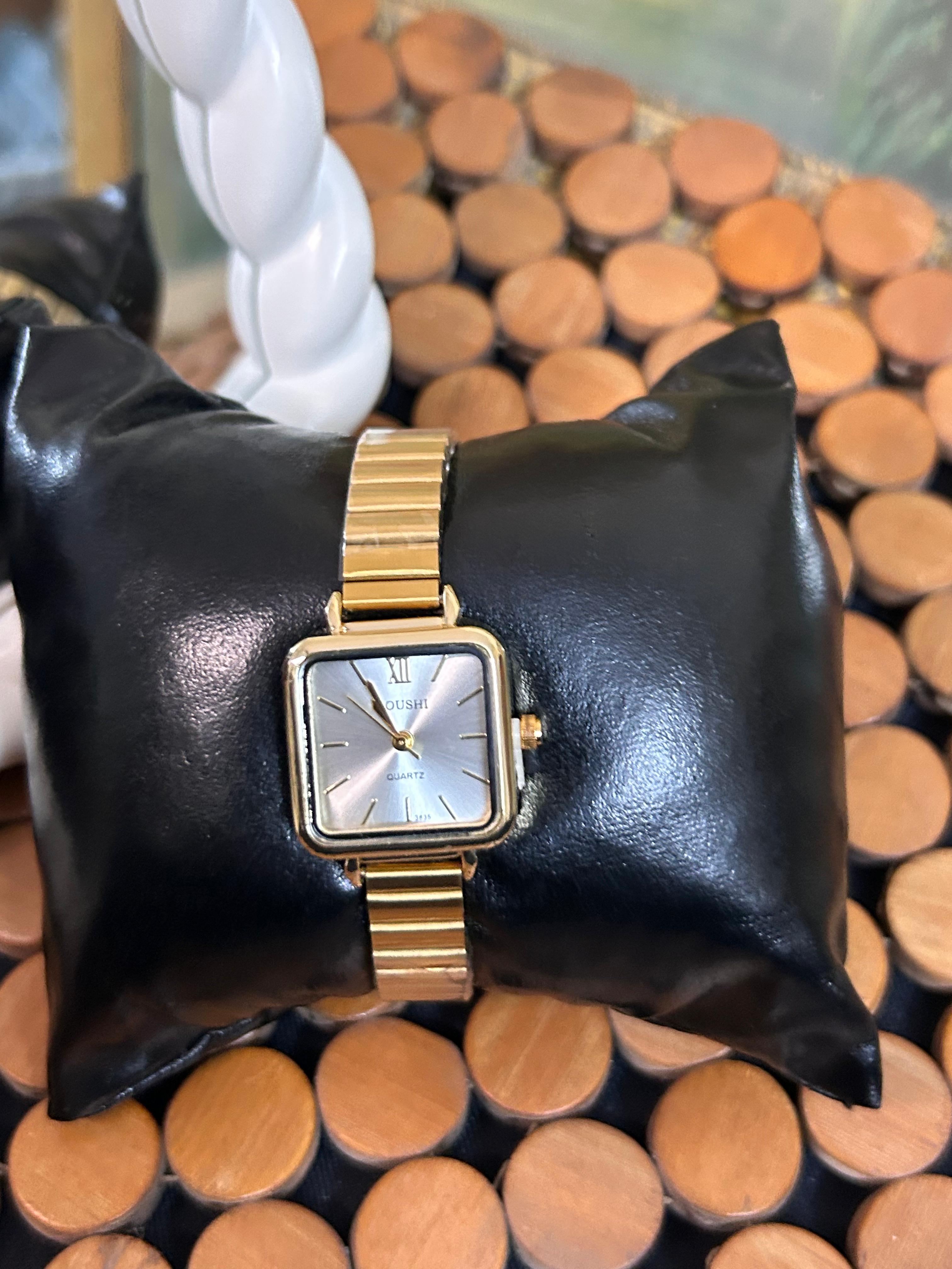 Aura Heritage Gold Watch for Women – Elegant Vintage Watch