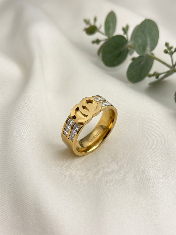 Interlocking Stone Band Gold Ring for Women