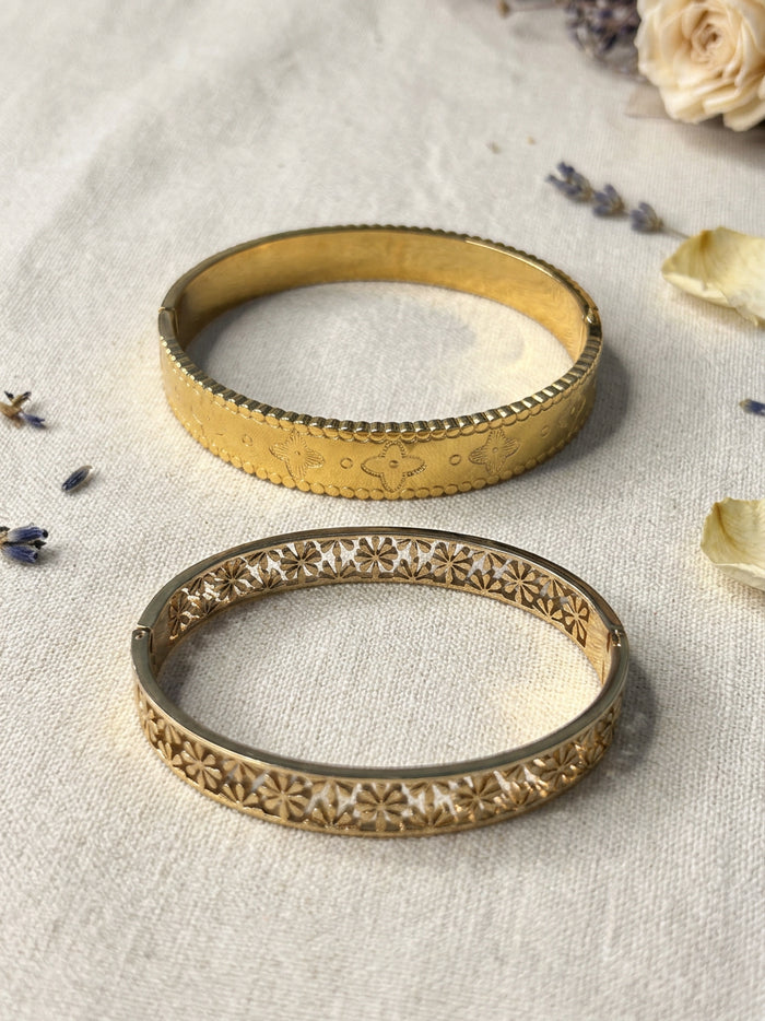 Gold Clover Pattern Bangle Bracelet