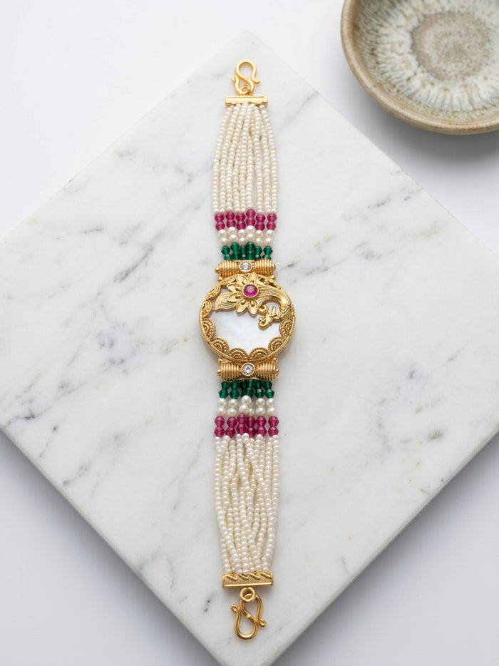 White Pearl Heritage Bracelet with Stone Centre